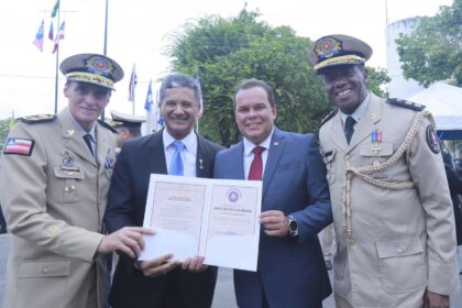 Polícia Militar concede título de Amigo a Vivaldo Amaral