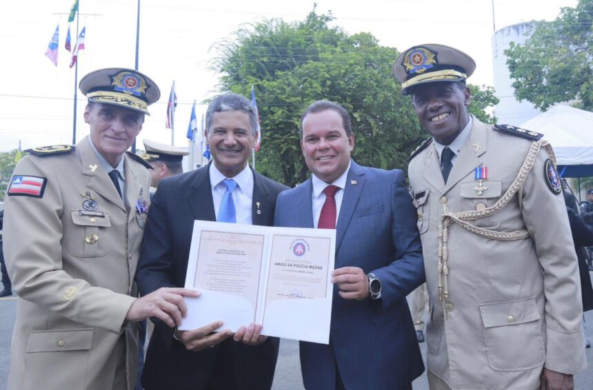 Polícia Militar concede título de Amigo a Vivaldo Amaral