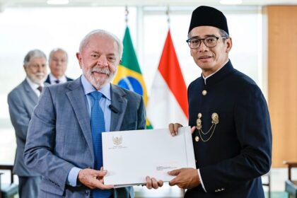 Lula recebe credenciais de nove embaixadores estrangeiros no Brasil