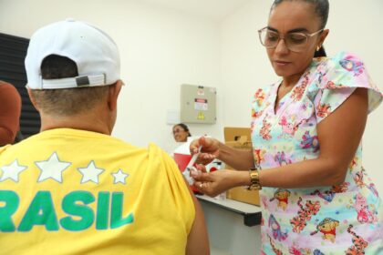 Prefeitura de Candeias inicia vacinação de trabalhadores da Central de Abastecimento