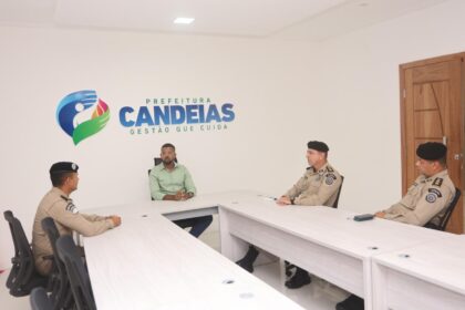 Prefeito Eriton Ramos reforça parceria com força policial na Candeias