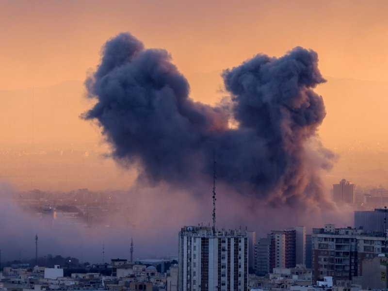 Israel ataca prédio da Assembleia do Irã: impacto na escolha do líder supremo