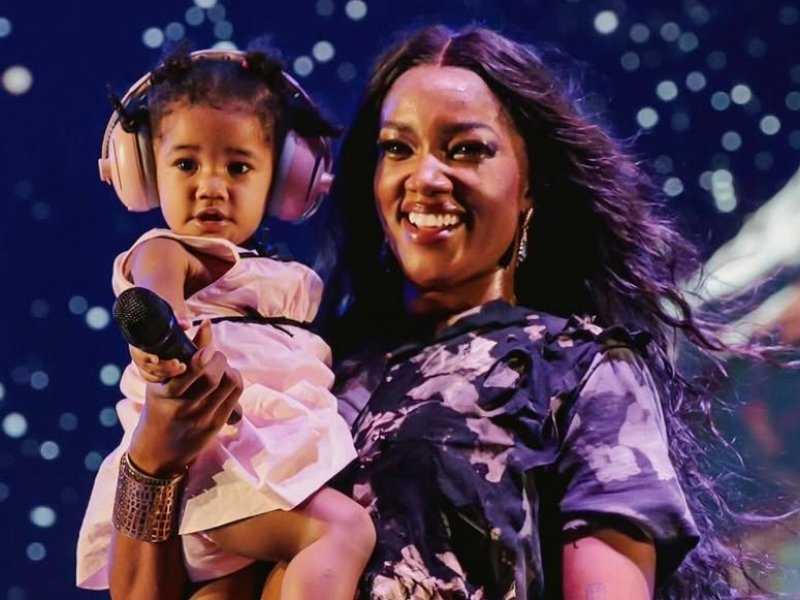Nala Brilha no Palco: A Filha de Iza Encanta com Talento