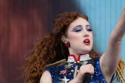 Falsa Proximidade: Por Que Famosos Se Distanciam dos Fãs?