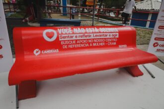 Candeias: Significado do Banco Vermelho na Praça Dr. Gualberto explicado