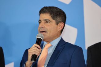 ACM Neto lidera disputa pelo governo da Bahia em 2026, aponta Séculus