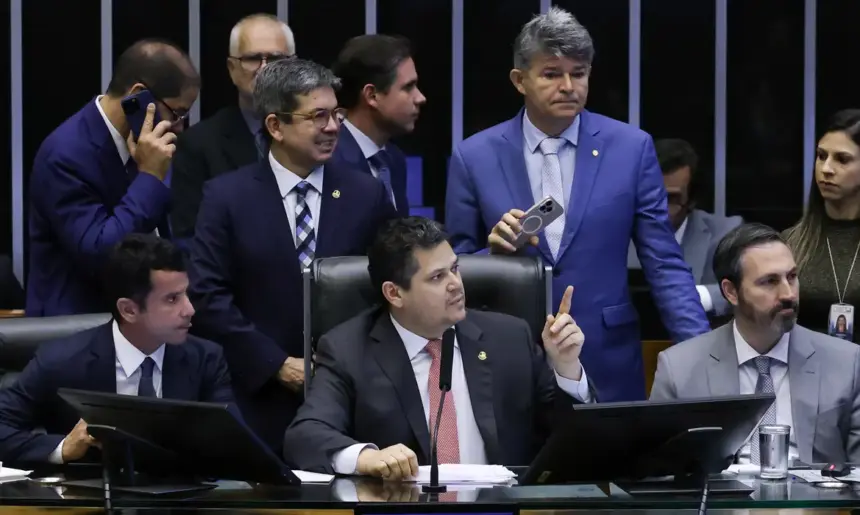 Alcolumbre mantém sessão da CPMI do INSS que quebrou sigilo de Lulinha