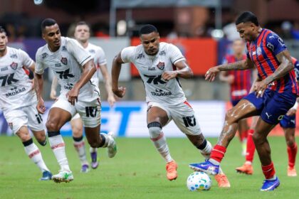 Tudo igual! No terceiro Ba-Vi do ano, Bahia e Vitória empatam por 1x1 na Arena Fonte Nova