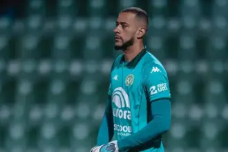 Bahia acerta contratação de Léo Vieira para suprir ausência de Ronaldo