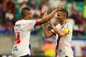Na Arena Fonte Nova, Bahia vence RB Bragantino por 2x0 e segue firme no G-4