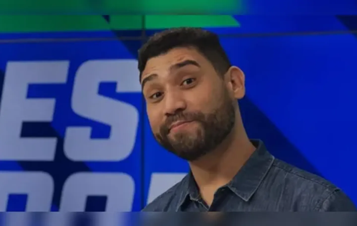 Narrador baiano processa torcedores do Bahia após transmissão da TV Bahia; entenda