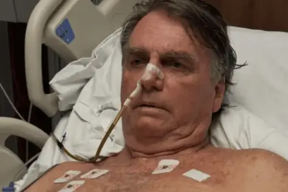 Bolsonaro é transferido da UTI para unidade semi-intensiva após melhora, diz Michelle