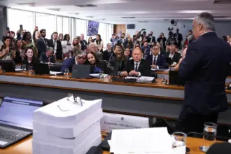 CPI do INSS termina sem relatório após rejeição de parecer com pedidos de indiciamento