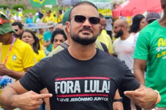 Capitão Alden intensifica discurso contra Lula e STF em ato no Farol da Barra