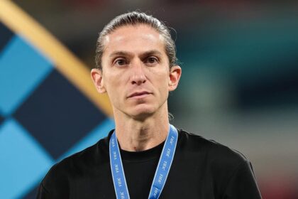 Após ser demitido do Flamengo, clube da Série D procura Filipe Luís