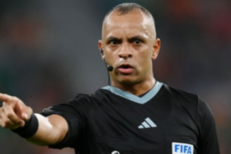 FBF define árbitro Fifa para final do Baianão entre Bahia e Vitória; confira