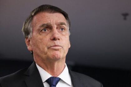 Base do governo pede indiciamento de Bolsonaro na CPMI do INSS