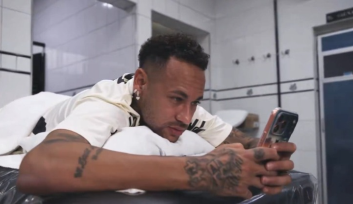 VÍDEO: Veja momento em que Neymar descobre que não foi convocado por Ancelotti
