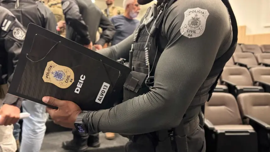 Polícia prende PM da reserva e desarticula furto de veículos na Bahia