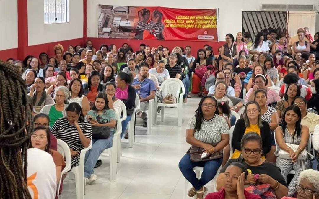 Professores de Camaçari iniciam paralisação nesta terça-feira