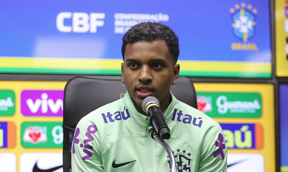Rodrygo sofre ruptura no joelho e está fora da Copa de 2026
