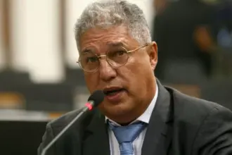 Rosemberg critica ACM Neto e associa violência a políticas de armas no país