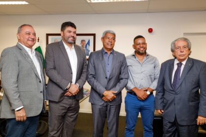 Santaluz recebe ambulâncias e equipamentos hospitalares do Governo do Estado