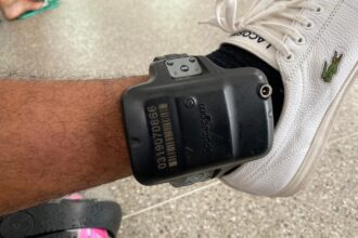 Senado aprova uso obrigatório de tornozeleira eletrônica para agressores de mulheres