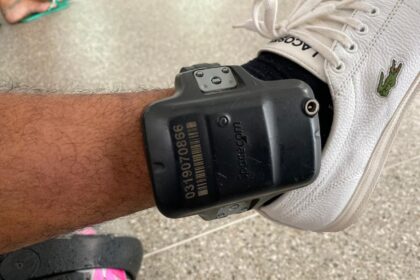 Senado aprova uso obrigatório de tornozeleira eletrônica para agressores de mulheres