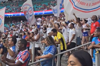 VÍDEO: Torcida do Bahia protesta antes de semifinal e chama jogadores de “pipoqueiros”