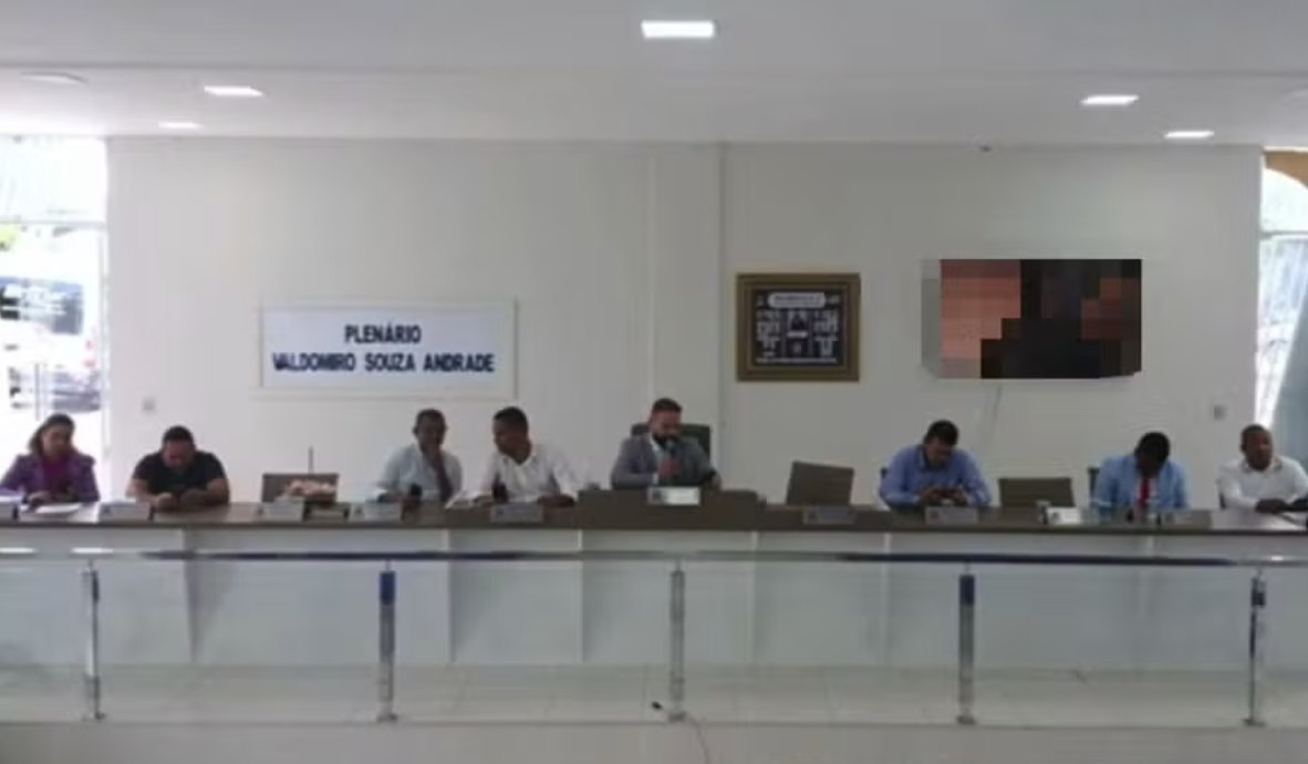 Vídeo impróprio aparece em TV durante sessão da Câmara Municipal de Laje