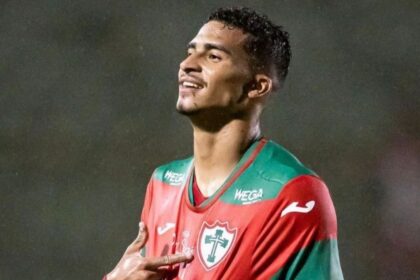 Vitória supera concorrência do Corinthians e avança na contratação de atacante da Portuguesa