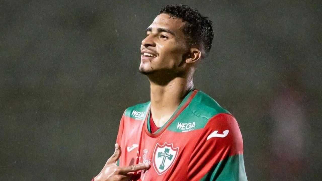 Vitória supera concorrência do Corinthians e avança na contratação de atacante da Portuguesa