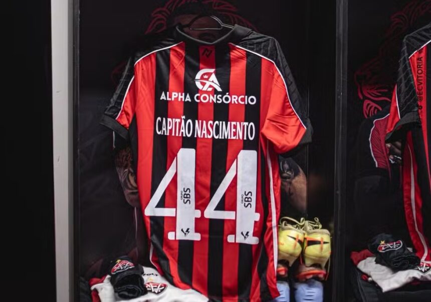 Vitória homenageia Wagner Moura no Barradão com nomes de personagens nas camisas dos jogadores