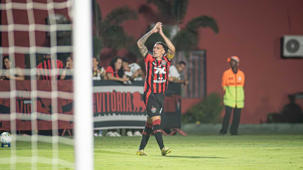 Com gol de Baralhas, Vitória bate Mirassol por 1x0 no Barradão