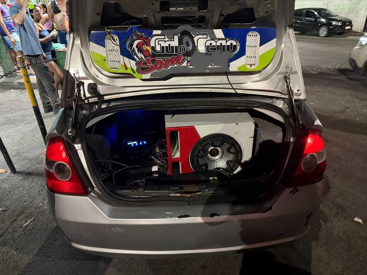 Polícia apreende carros com som alto após denúncias em Salvador