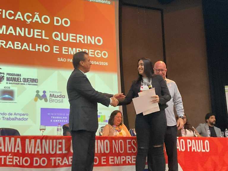 Luiz Marinho entrega diplomas a formandos da Escola do Trabalhador 4.0 em SP