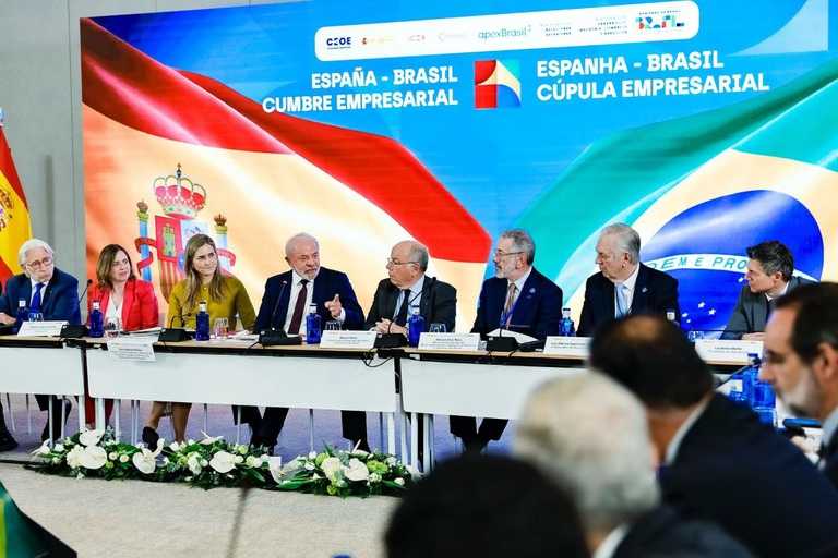 Lula em Barcelona exalta economia brasileira e convida investidores