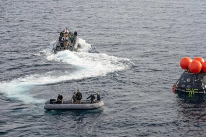 Missão Artemis II retorna à Terra após 10 dias, encerrando histórica jornada ao redor da Lua