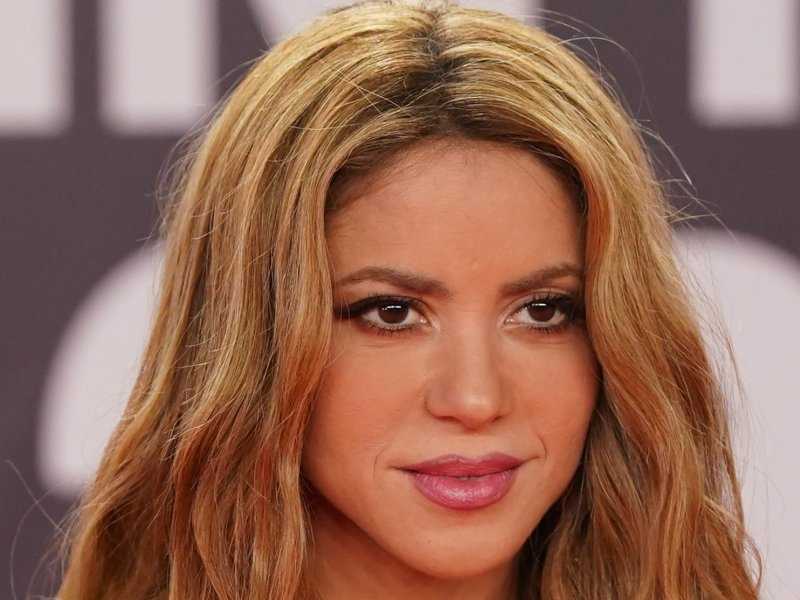 Shakira Saboreia Delícias Brasileiras: Você Não Vai Acreditar!