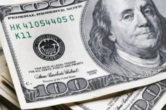 Dólar abaixo de R$5: Surpreendente queda após 2 anos de incertezas