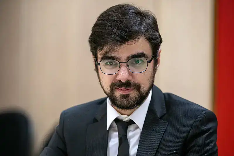 Governo anuncia ajuste fiscal em ano eleitoral com gatilhos de gasto até 2027