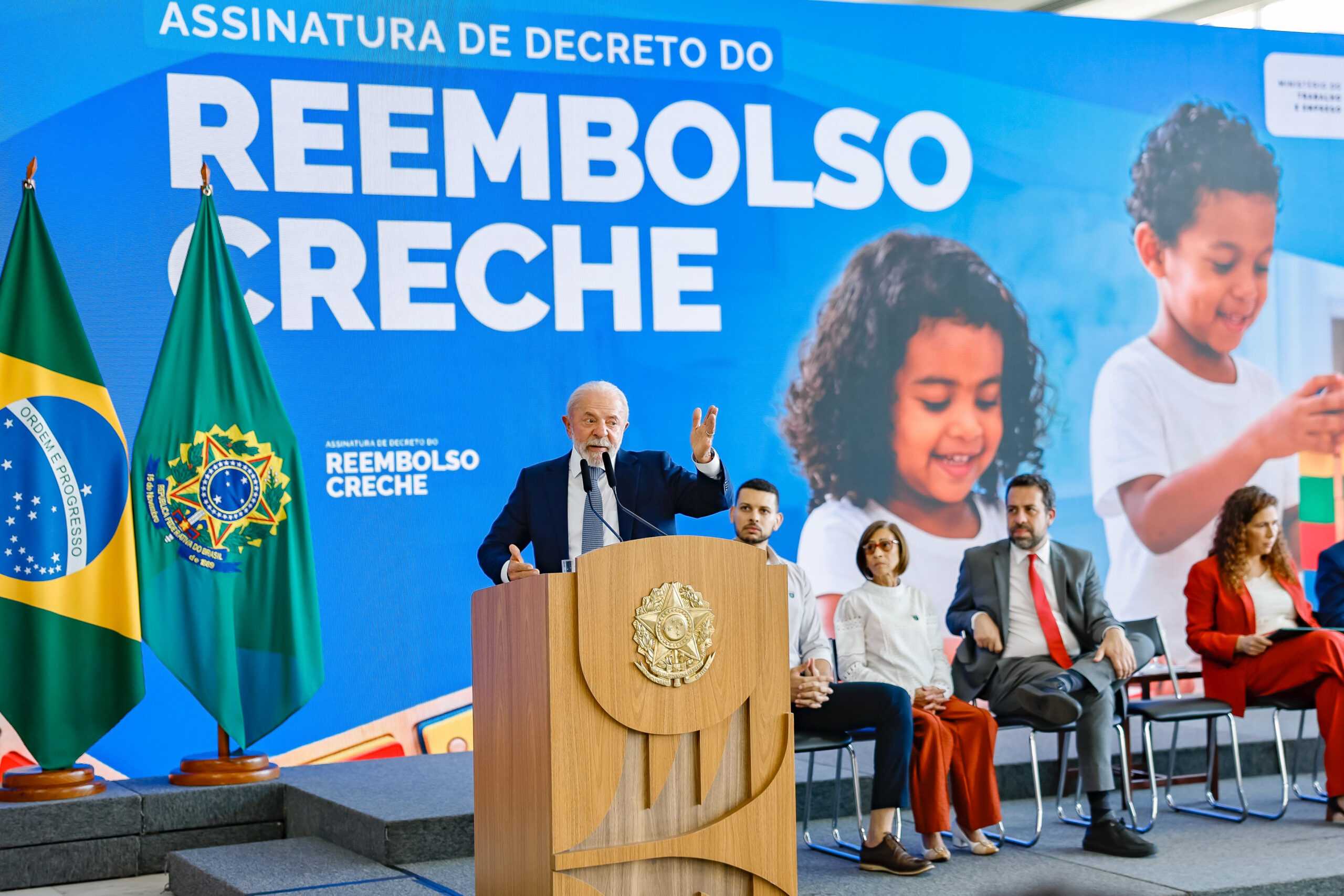 Lula amplia direitos de terceirizados e afirma: vocês não são invisíveis