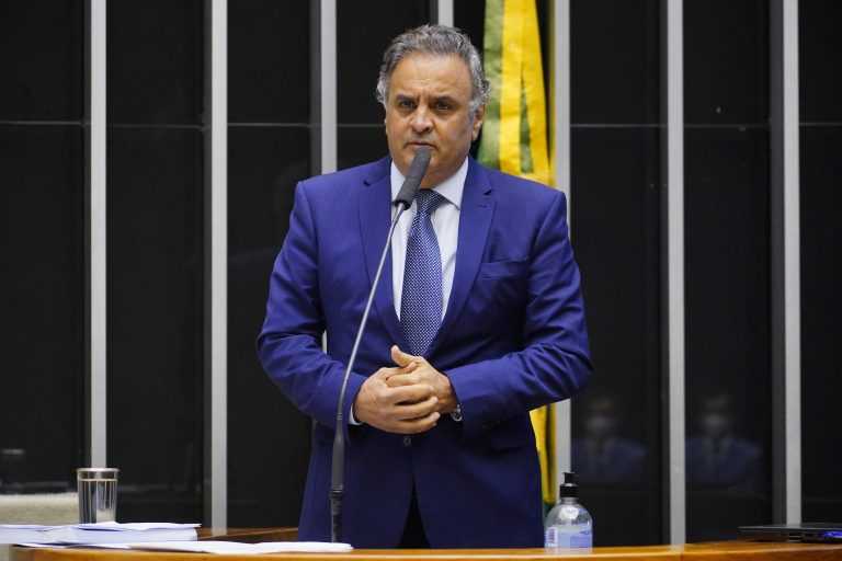 Aécio diz que Caiado não representará “terceira via” em 2026