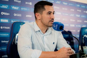 Após protestos da torcida, CEO do Fortaleza faz forte declaração e afirma: "acabou o dinheiro"