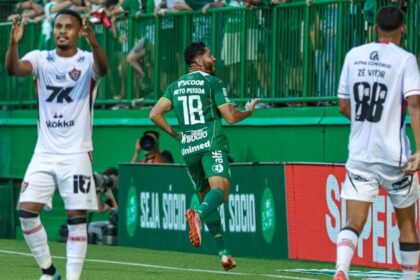 Após quase cinco meses, atacante da Chapecoense volta a marcar contra o Vitória