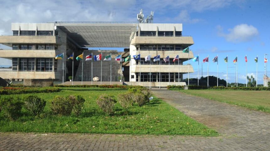 Assembleia renova contrato de transporte por R$ 5,27 milhões e prevê reajuste de 11%