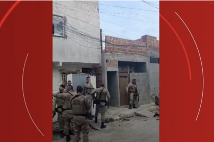 Polícia enfrenta suspeitos e três PMs são baleados na RMS