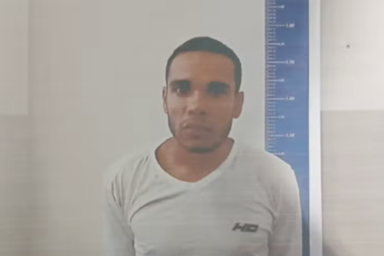 Polícia realiza operação no Rio e procura traficante foragido