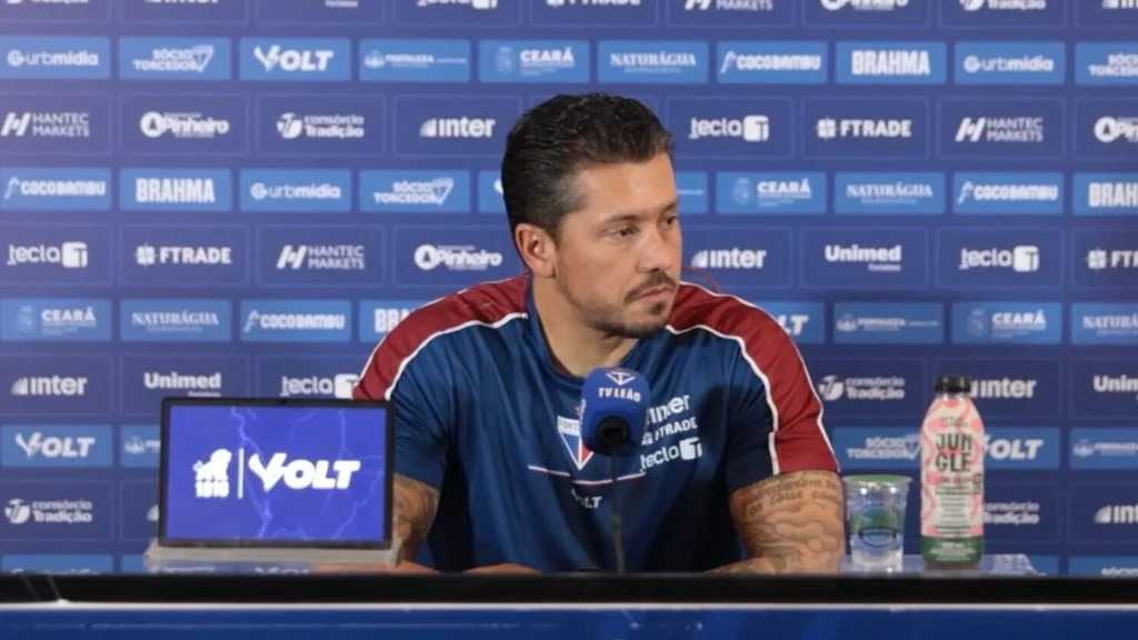 Ex-Vitória, Carpini minimiza derrota em clássico: "eles ficam com o tabu, a gente com o título"